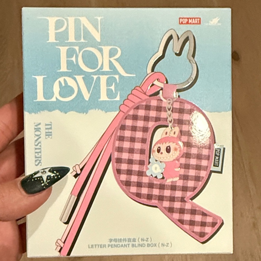 Labubu letter Q pin for love keychain